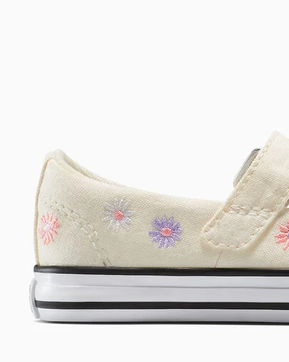 Chuck Taylor All Star Dainty Mary Janes Easy-On Floral Embroidery Egret/White/Black, Detail Angle View