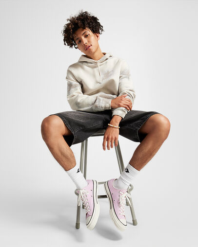 Chuck 70 Canvas Stardust Lilac/Egret/Black, On Foot Shot 2