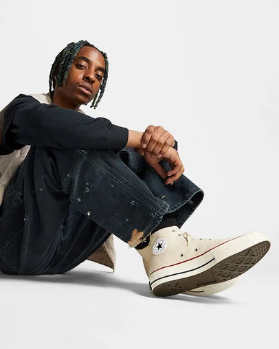 Chuck 70 Canvas Parchment/Garnet/Egret, On Foot Shot 2