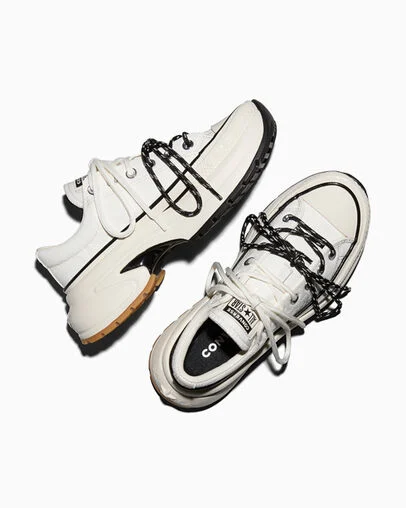Run Star Crush Distressed Patent Vintage White/Egret/Black, Angled View