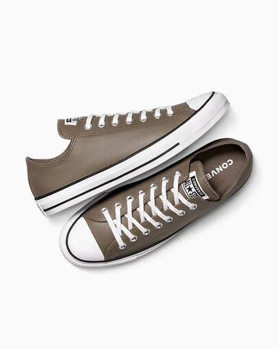 Chuck Taylor All Star Leather Classic Taupe/White/Black, Angled View