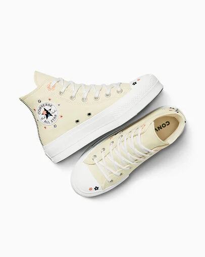Chuck Taylor All Star Lift Platform Petite Petals Light Dune/White/Vintage Peach, Angled View
