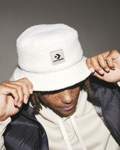 Reversible Sherpa Bucket Hat Converse Egret/Beach Stone, On Model View