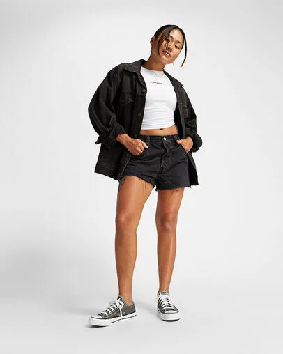 Chuck Taylor All Star Canvas Charcoal, On Foot Shot 1