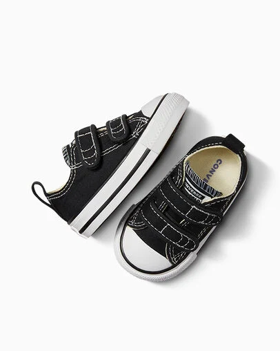 Chuck Taylor All Star Easy-On Canvas Black, Angled View