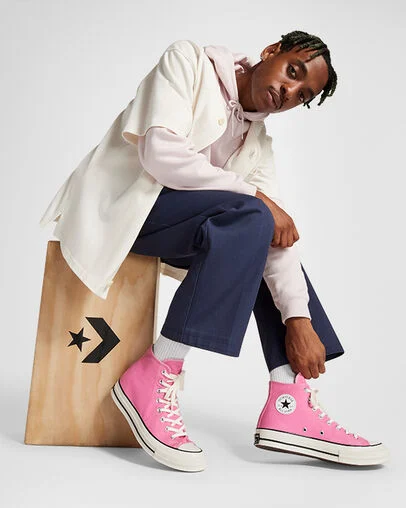 Chuck 70 Canvas Pink/Egret/Black, On Foot Shot 2