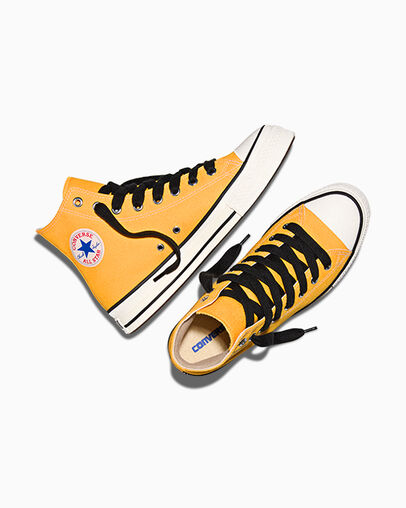Chuck Taylor Throwback Gold Palm/Vintage White/Black, Angled View