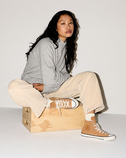 Chuck Taylor All Star Cozy Suede Gingersnap/Egret/Egret, On Foot Shot 1