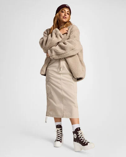 Chuck 70 De Luxe Heel Crinkle Leather Bloodstone/Egret/Black, On Foot Shot 1