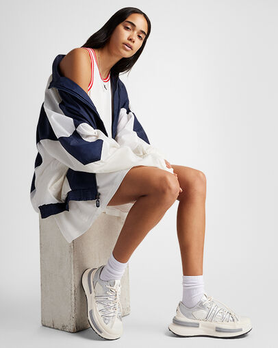 Run Star Legacy CX Platform Dull Silver/Egret/Black, On Foot Shot 2