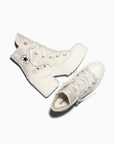 Chuck 70 De Luxe Heel Washed Denim Barely Grey/Egret/Barely Grey, Angled View