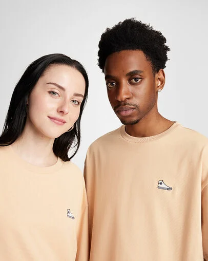 Go-To Loose Fit Sneaker Patch T-Shirt Coastal Dune, Detail View