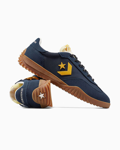 Run Star Trainer Suede Obsidian/Gum Honey/Sunny Angle, Detail Angle View