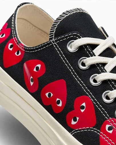 Converse x PLAY Comme des Gar&ccedil;ons Chuck 70 Multi Heart Black/High Risk Red/Egret, Detail Angle View