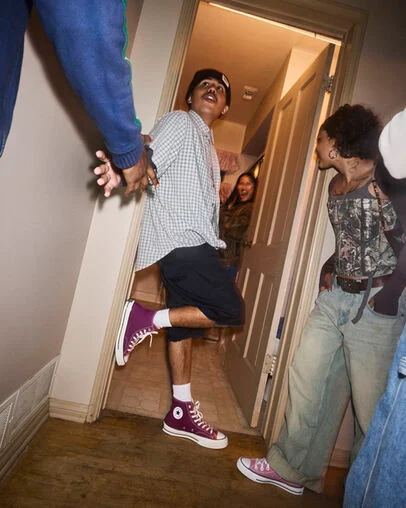 Chuck 70 Canvas Frozen Acai/Egret/Black, On Foot Shot 1