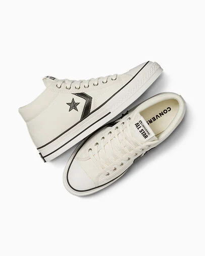 Star Player 76 Vintage White/Black/Egret, Angled View