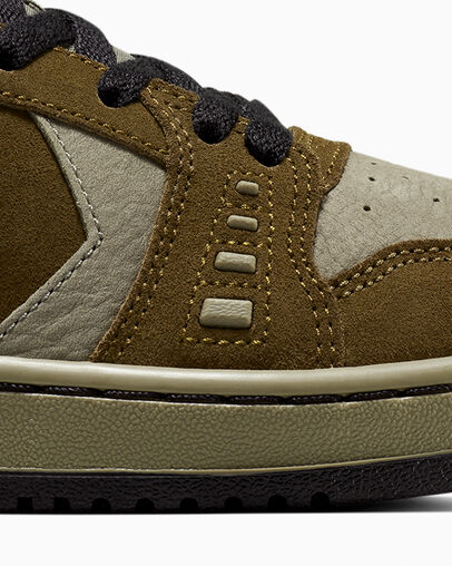 CONS X SNEEZE AS-1 PRO Olive Submarine/Surplus Olive, On Foot Shot 2