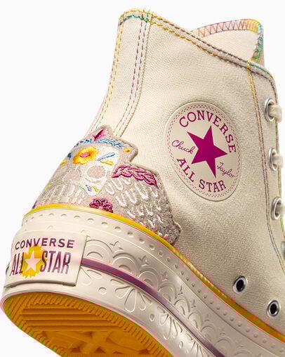 Chuck Taylor All Star Lift Platform Dia de Muertos Natural Ivory/Legend Berry, Detail Angle View