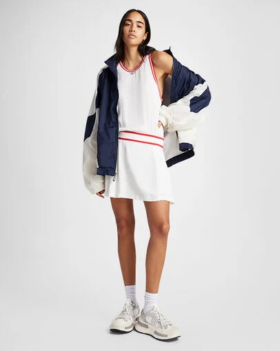 Run Star Legacy CX Platform Dull Silver/Egret/Black, On Foot Shot 1