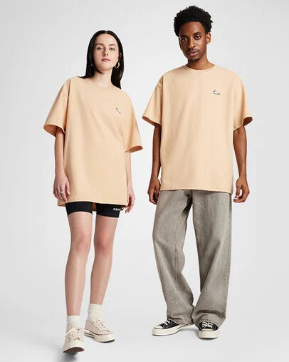 Go-To Loose Fit Sneaker Patch T-Shirt Coastal Dune, Full Body View