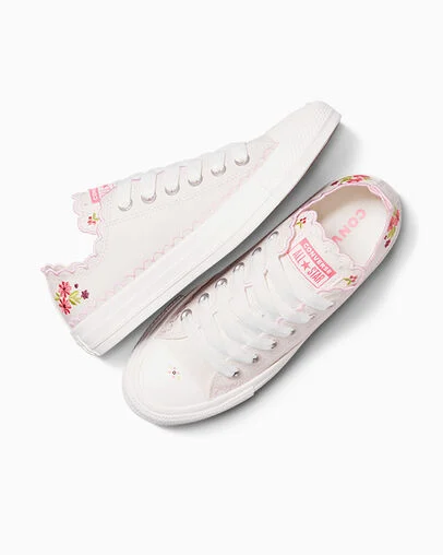 Chuck Taylor All Star Embroidered Flowers Vintage White/Sugar Berry, Angled View