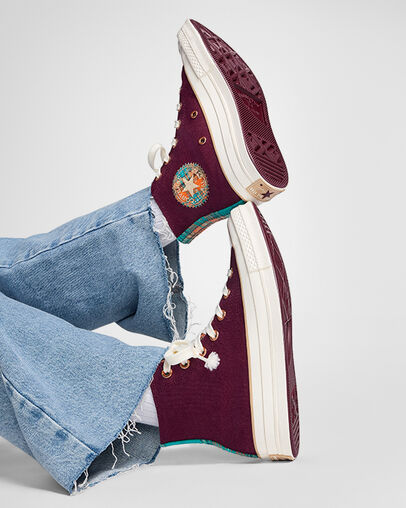 Chuck 70 Canvas & Plaid Deep Bordeaux/Egret, On Foot Shot 2