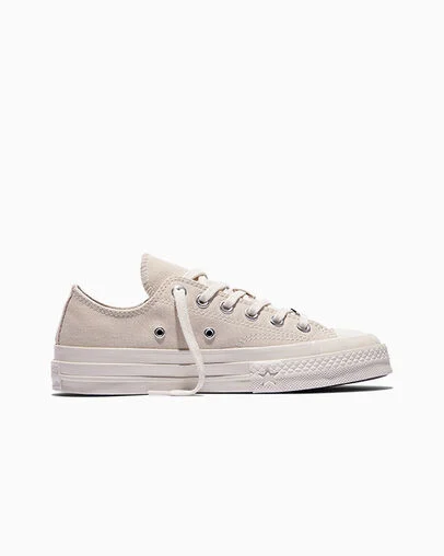 Chuck 70 X Silver Stars Natural Ivory/Dull Silver, Detail Angle View