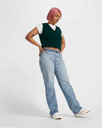 Chuck 70 Canvas White/Garnet/Egret, On Foot Shot 1