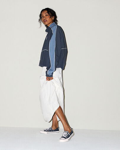 Chuck Taylor All Star Shoreline Canvas Athletic Navy, On Foot Shot 1