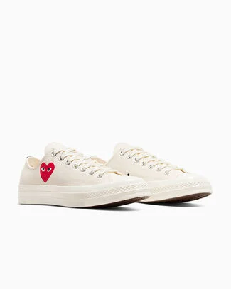PLAY Comme des Gar&ccedil;ons Single Heart Chuck 70 Blanc lait/Noir/Rouge, Outer Side View