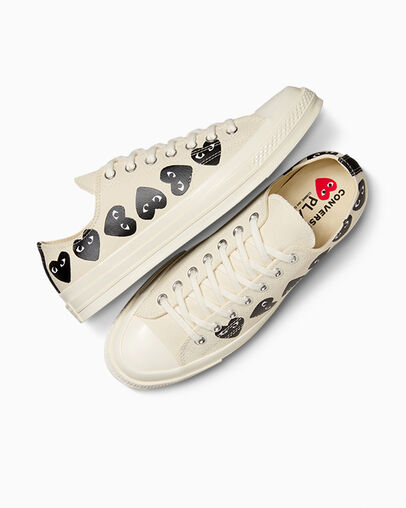 Converse x Comme des Gar&ccedil;ons PLAY Chuck 70 Multi Heart Milk/Schwarz/Egret, Angled View