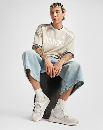 Wave Trainer Vintage White/Egret/Papyrus, On Foot Shot 2