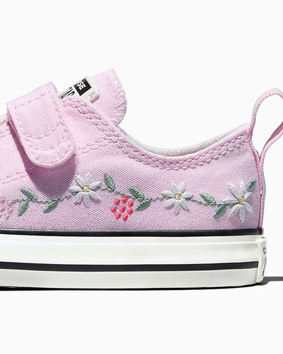Chuck Taylor All Star Embroidered Flowers Easy-On New Found Bloom/Vintage White, Detail Angle View