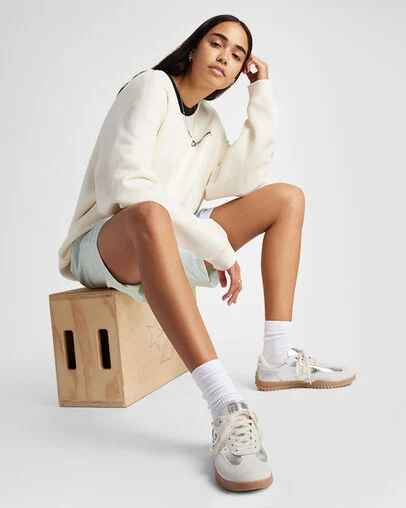 Run Star Trainer Metallic Canvas Dull Silver/Vintage White, On Foot Shot 2