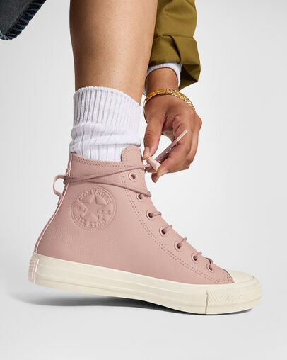 Chuck Taylor All Star Weatherized Leather Bite The Dust/Blush Hush/Egret, On Foot Shot 2