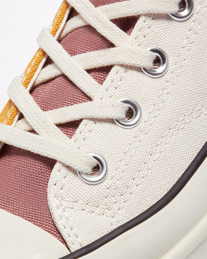 Tri-Panel Run Star Hike Oro girasol/Pergamino, Detail Angle View