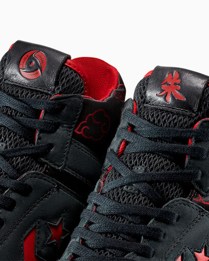 Converse x NARUTO SHIPPUDEN Itachi Weapon Black/Red/Moonbathe, On Foot Shot 2