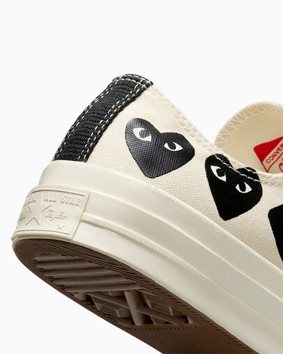 Converse x Comme des Gar&ccedil;ons PLAY Chuck 70 Multi Heart Milk/Schwarz/Egret, Detail Angle View