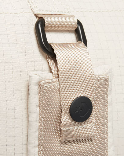 Utility Helmut Bag String/Bright Poppy, Detail View
