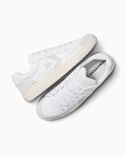 Pro Blaze Classic White/Fossilized/Egret, Angled View