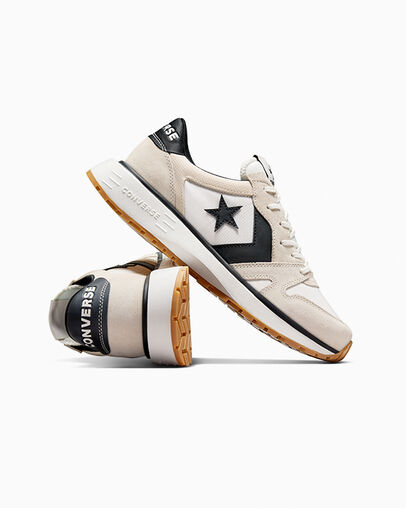 Omni Trainer Egret/Vintage White/Black, Detail Angle View