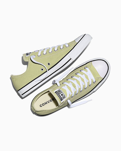 Chuck 70 Vintage Canvas Festival Field, Angled View