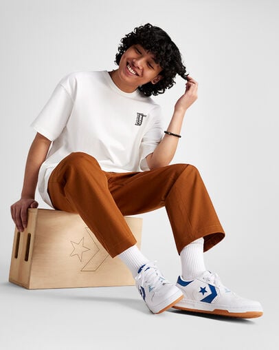 CL98 White/Blue/Blue It, On Foot Shot 2