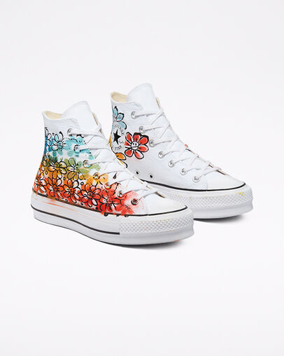 Hand Painted Platform Chuck Taylor All Star Fleurs peintes &agrave; la main, Angled View