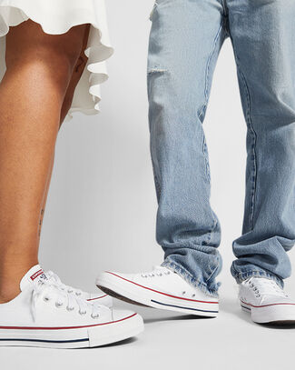 Chuck Taylor All Star Classic Optical White, On Foot Shot 2