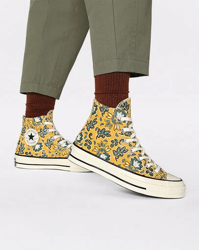 Chuck 70 Paisley Print Gold Dart/Egret/Fire, On Foot Shot 1