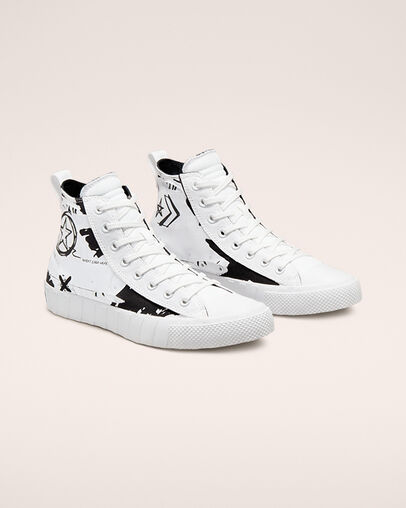 UNT1TL3D Script White/White/Black, Angled View