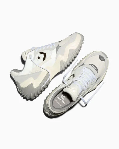 Run Star Wave Trainer Fusion Vintage White/Egret/Classic Grey, Angled View