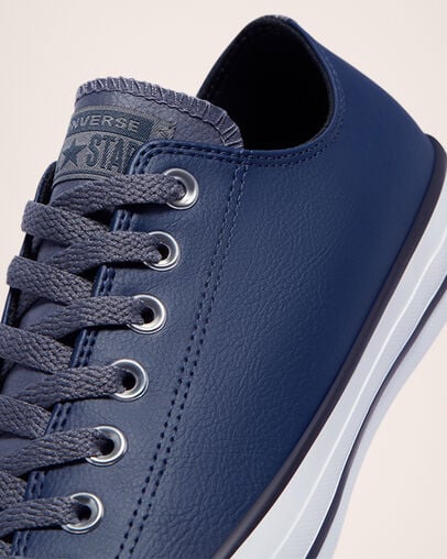 Chuck Taylor All Star Leather Midnight Navy/Light Carbon, Detail Angle View