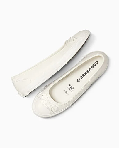 Chuck Taylor All Star Dainty Ballerina Leather Egret/Egret/Egret, Angled View